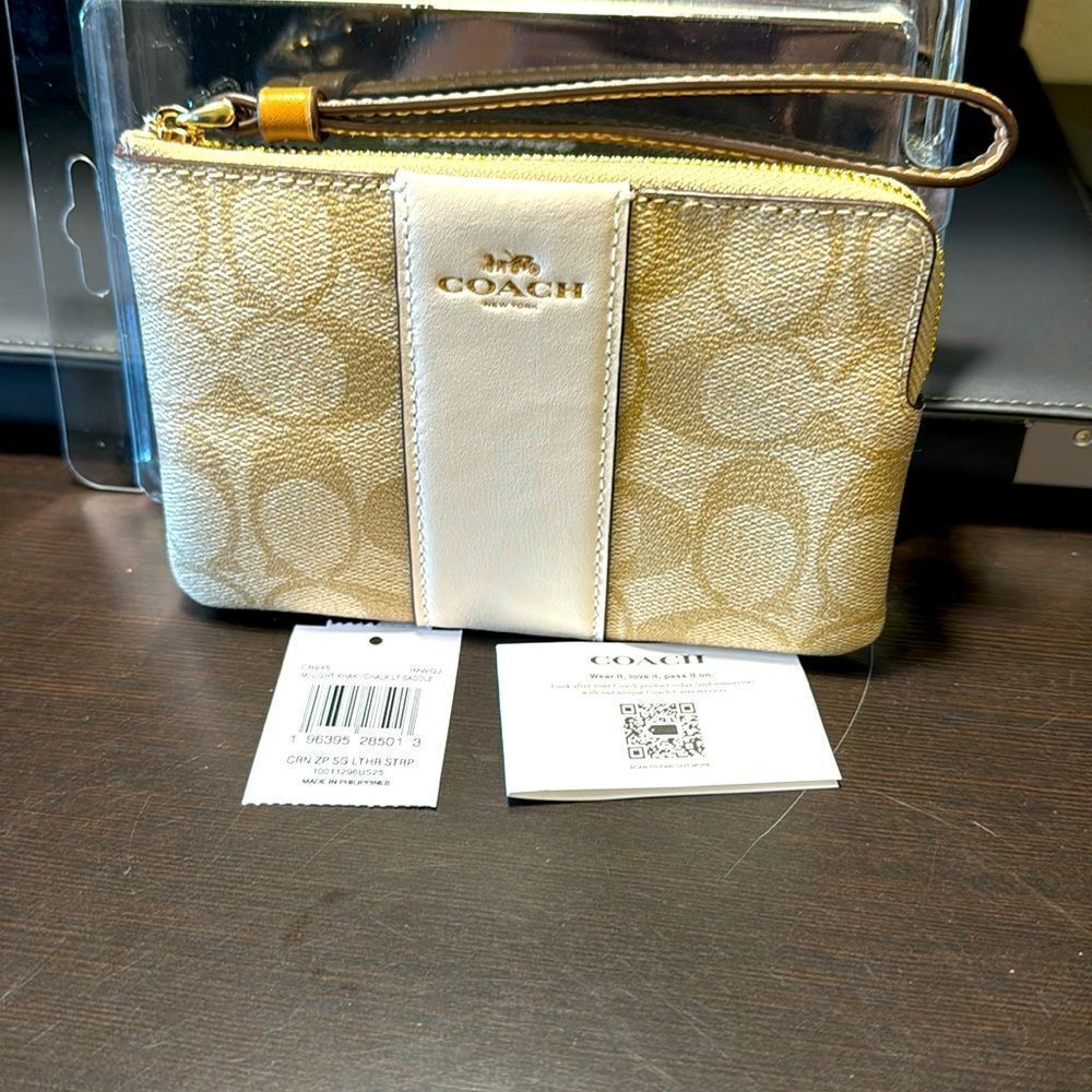 Coach Wrsitlet Tan and Cream New with Tags​​